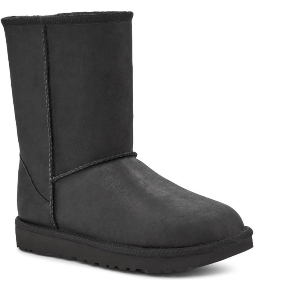 Brand new, never used UGG Classic Short Leather water resistant boot